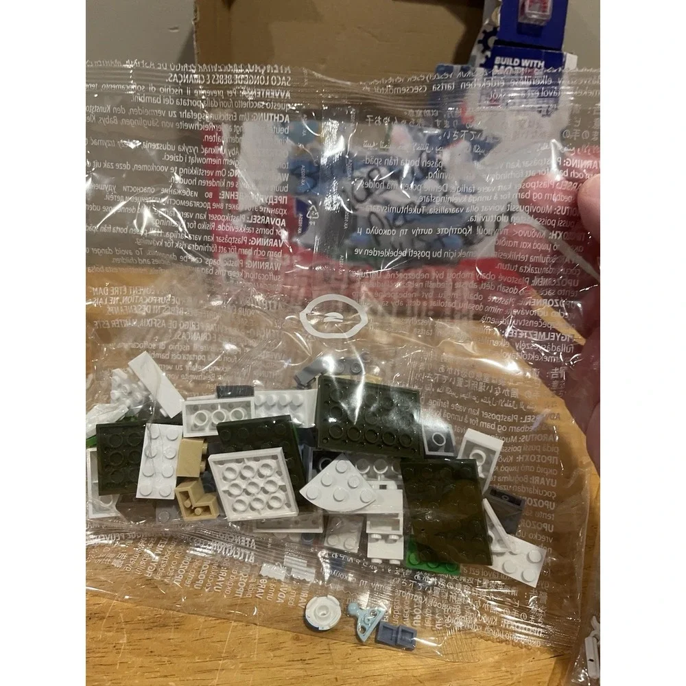 Pokemon Piplup And Sneasel's Snow Day MEGA 183 Piece Building Set. Mattel Damage